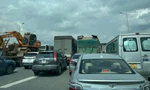 Tai nạn trên cầu Thanh Trì, giao thông ùn tắc kéo dài nhiều km