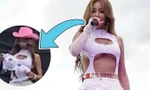 Đang biểu diễn, 'Nữ hoàng rap xứ Hàn' bị khán giả ném áo ngực lên sân khấu