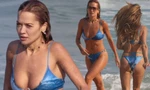 Rita Ora ‘bỏng rẫy’ trên bãi biển với bikini bé xíu
