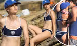 ‘Thiên nga đen’ Natalie Portman diện bikini lộ vòng hai nhăn nheo, ôm hôn chồng đắm đuối