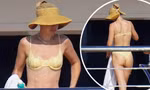 Gigi Hadid đi chơi cùng gia đình Beckham, khoe dáng siêu mẫu nuột nà với bikini bé xíu