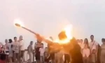 Kinh hoàng vũ công múa lửa ‘tự biến mình thành đuốc’ trong lúc biểu diễn