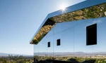 Ngôi nhà ốp kính đẹp như viên ngọc giữa sa mạc California