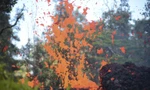 Cận cảnh núi lửa Hawaii phun dung nham đỏ rực trời