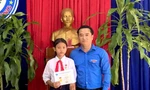 Bé gái 10 tuổi cứu 3 em nhỏ đuối nước được nhận Huy hiệu 'Tuổi trẻ dũng cảm'