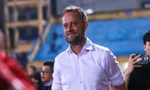 HLV tuyển Thái Lan bất ngờ đến sân Hàng Đẫy xem V-League