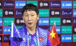 HLV Kim Sang-sik: ‘Người Việt Nam rất mạnh mẽ và sẽ vượt qua khó khăn’
