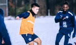 Quang Hải tập luyện trên sân tuyết trắng xóa, quyết chờ cơ hội ở Pau FC