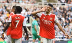 Thắng Newcastle 2-0, Arsenal rút ngắn khoảng cách với Man City