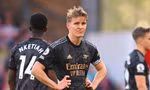 Arsenal thua sốc Nottingham, Man City chưa đá cũng vô địch