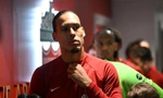 Van Dijk mất kỷ lục khó tin ở Liverpool