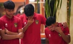 Cầu thủ U20 Indonesia cúi mặt khóc khi biết tin mất quyền chủ nhà U20 World Cup 2023