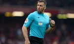 Trọng tài đánh ngôi sao Ngoại hạng Anh bị đình chỉ vô thời hạn