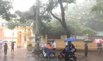 Ngày thứ 2 của kỳ thi tuyển sinh vào lớp 10 THPT tại Hà Nội: Trời tiếp tục mưa lớn