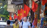 Đường phố Hà Nội rực rỡ cờ hoa chào mừng Ngày Giải phóng Thủ đô 