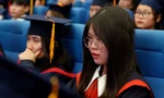 Những giọt nước mắt xúc động tại lễ trao học bổng Nâng bước thủ khoa năm 2023