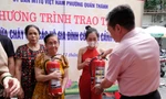 Hà Nội: Tặng hàng trăm bình chữa cháy cho người dân trước mùa nguy cơ cháy nổ cao