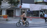 Hình ảnh Hà Nội phong tỏa nhiều điểm ở phố trung tâm khi phát hiện ca mắc COVID-19