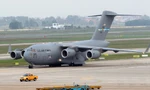 Tận thấy cảnh hạ, cất cánh của 'Ngựa thồ' C-17 ở sân bay Nội Bài