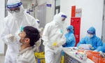 Cận cảnh CDC Hà Nội lấy mẫu xét nghiệm COVID - 19 người dân về từ TP.HCM