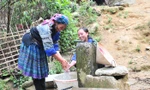 Hiện nhiều người dân ở khu vực vùng núi còn gặp khó khăn về nước sạch sinh hoạt