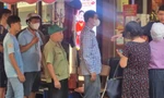 Giá vàng nhẫn tăng, người dân xếp hàng mua khó hơn thời bao cấp