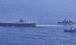 Tàu sân bay Carl Vinson của Mỹ tập trận cùng 2 tàu khu trục Hàn Quốc và Nhật Bản. (Ảnh: BQP Hàn Quốc)