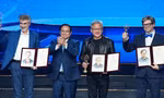 Chủ tịch NVIDIA nhận giải thưởng VinFuture danh giá