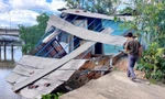 Nhiều ngôi nhà đổ sập do sạt lở ở Vĩnh Long