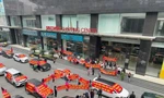 Dân chung cư Hà Nội dàn ô tô băng rôn đòi 'sổ đỏ'