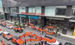 Dân chung cư Hà Nội dàn ô tô băng rôn đòi 'sổ đỏ'