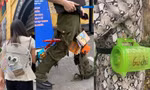 Cười xỉu với trào lưu #NoBackpackDay: Mọi thứ đều có thể trở thành thời trang!