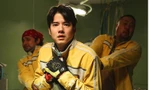 Nam thần Mario Maurer chuyển nghề làm shipper trong phim kinh dị hài