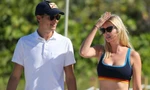 Ivanka Trump mặc bra khoe thân hình nóng bỏng, tay trong tay ông xã dạo phố