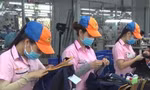 Nhiều công nhân ở Đồng Nai đang "ngóng" thưởng Tết (Ảnh: Trịnh Thể)