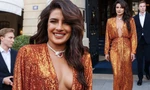 Hoa hậu Priyanka Chopra diện mốt không nội y, xẻ ngực sâu nóng bỏng