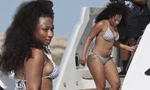 Megan Thee Stallion diện bikini 'bốc lửa' ở biển