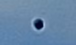 Hình ảnh UFO màu đen kỳ lạ xuất hiện gần Khu vực 51 ở Las Vegas, Nevada (Mỹ).