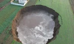 Bên trong hố sụt khổng lồ ở Mexico có đầy nước.