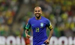 Brazil bại trận trước Cameroon, Daniel Alves vẫn lập nên kỷ lục mới