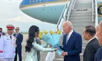 Nữ sinh tặng hoa cho Tổng thống Mỹ Joe Biden tại sân bay Nội Bài là ai?