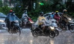 Miền Bắc đỉnh điểm mưa lớn, miền Trung nắng nóng gia tăng