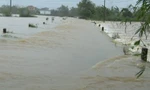 Lũ đang lên ở miền Trung, nguy cơ sạt lở đất nhiều nơi