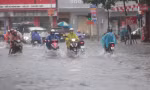 Miền Trung đỉnh điểm mưa lớn, cảnh báo lũ lên