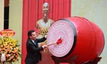 Chủ tịch UBND TP Hà Nội cũng đã đánh trống khai trường năm học 2021-2022. (ảnh: Mạnh Thắng)