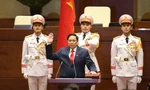 Tân Thủ tướng Phạm Minh Chính thực hiện nghi thức tuyên thệ (ảnh Nhật Minh)