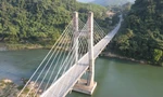 Chiêm ngưỡng khung cảnh hùng vỹ bên cầu ĐaKrông