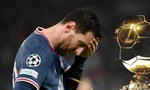 Lần đầu tiên kể từ năm 2005, Messi văng khỏi danh sách đề cử Quả bóng Vàng, nhưng Ronaldo thì có