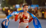 Đỗ Quốc Luật nâng kỷ lục lên 10 lần liên tiếp vô địch Tiền Phong Marathon