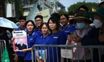 50 sinh viên Trường Đại học Khoa học và Công nghệ HN tham gia phát tặng số báo đặc biệt về Tổng Bí thư Nguyễn Phú Trọng